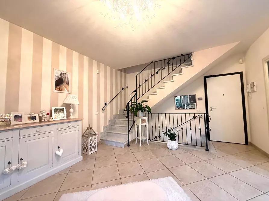 Immagine 15 di Villetta a schiera in vendita  a Massa