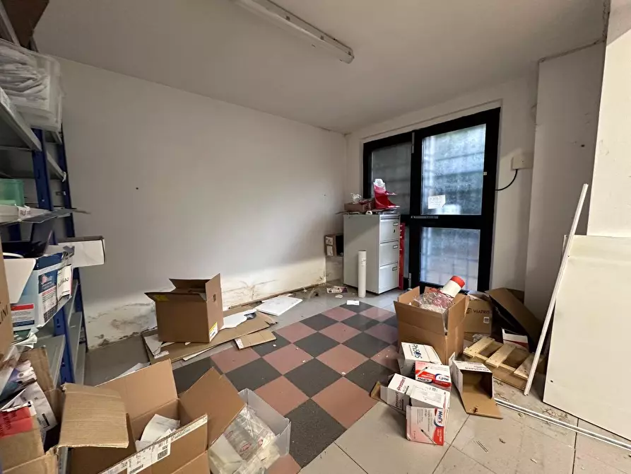 Immagine 2 di Locale commerciale in vendita  a Pisa