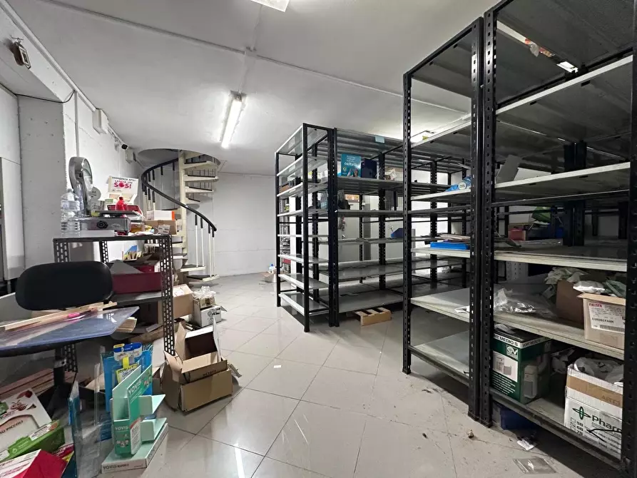 Immagine 4 di Locale commerciale in vendita  a Pisa