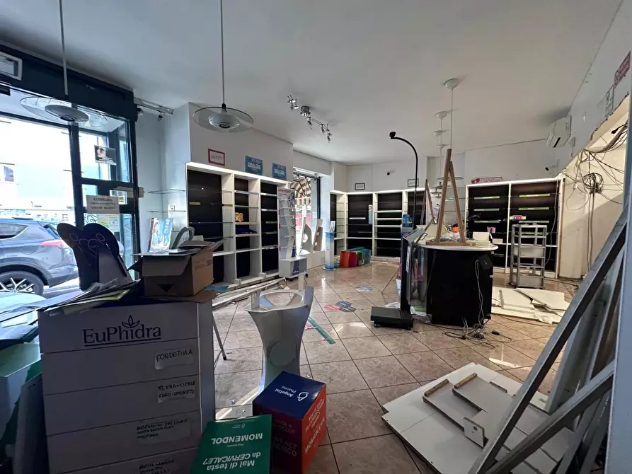 Immagine 1 di Locale commerciale in vendita  a Pisa