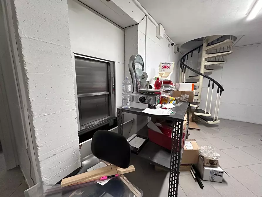 Immagine 3 di Locale commerciale in vendita  a Pisa