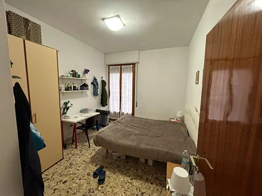 Immagine 13 di Appartamento in vendita  a Siena