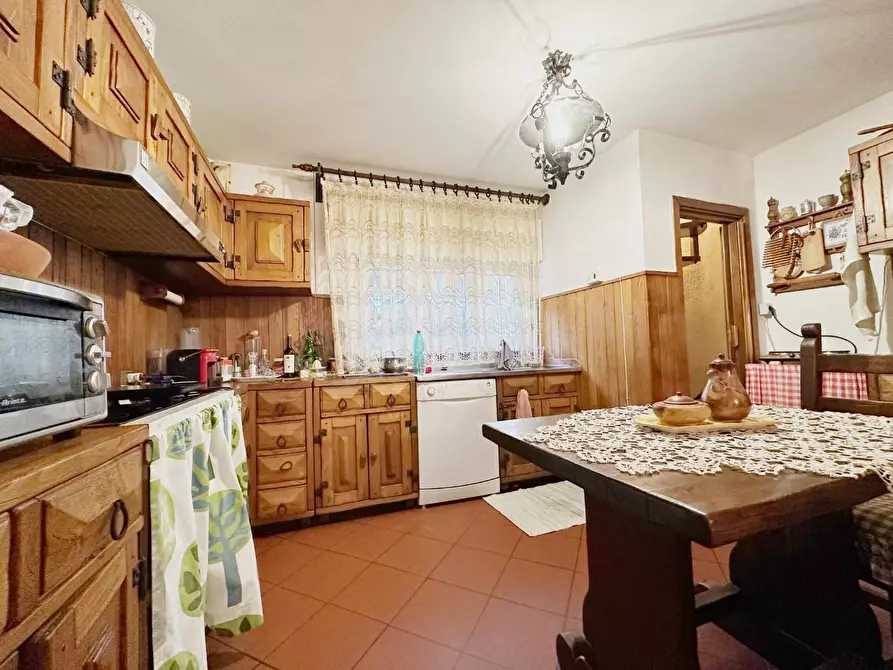 Immagine 9 di Casa indipendente in vendita  a Pescia