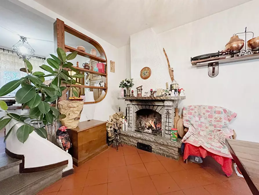 Immagine 8 di Casa indipendente in vendita  a Pescia