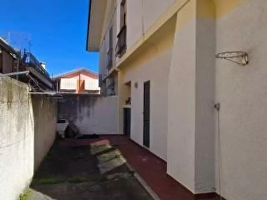 Immagine 3 di Casa bifamiliare in vendita  a Viareggio