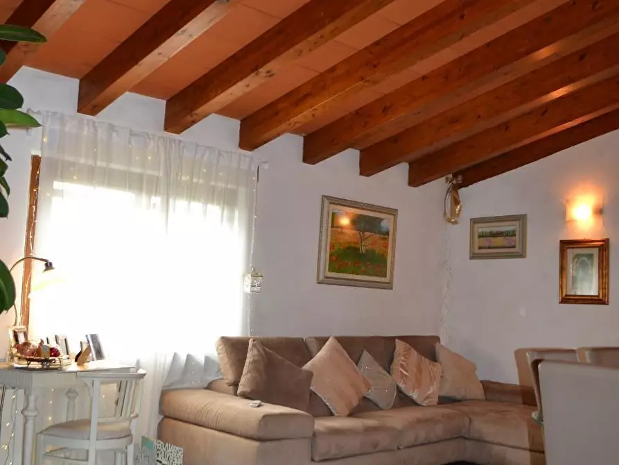 Immagine 19 di Villa in vendita  a Montignoso