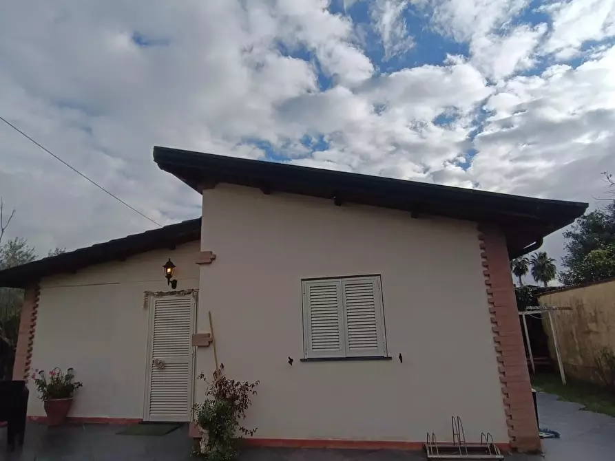 Immagine 17 di Villa in vendita  a Montignoso