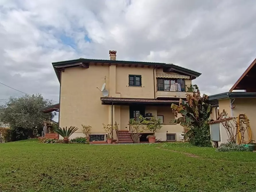 Immagine 18 di Villa in vendita  a Montignoso