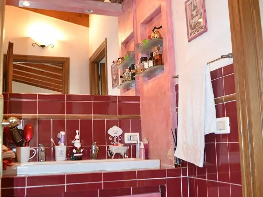 Immagine 25 di Villa in vendita  a Montignoso