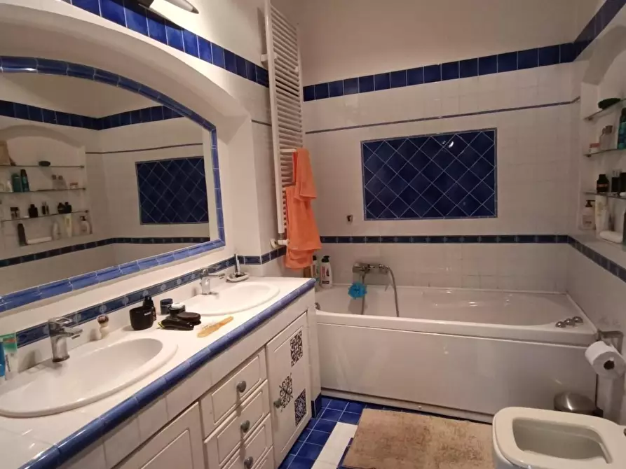 Immagine 34 di Villa in vendita  a Montignoso