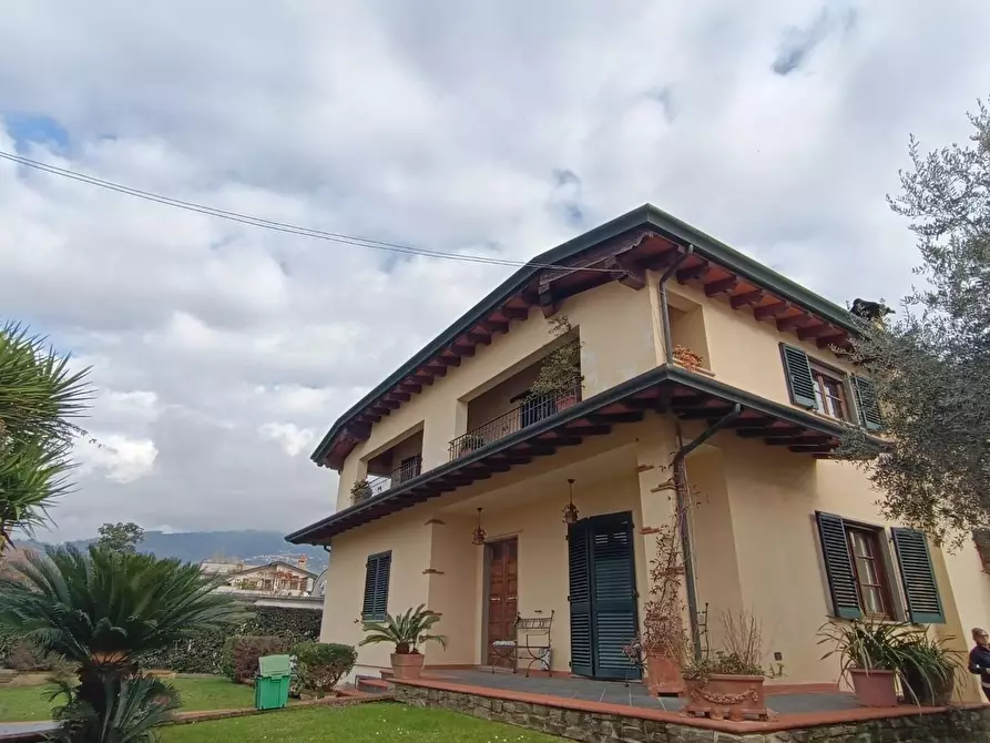 Immagine 15 di Villa in vendita  a Montignoso