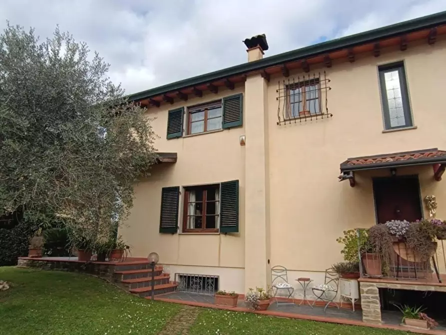 Immagine 13 di Villa in vendita  a Montignoso