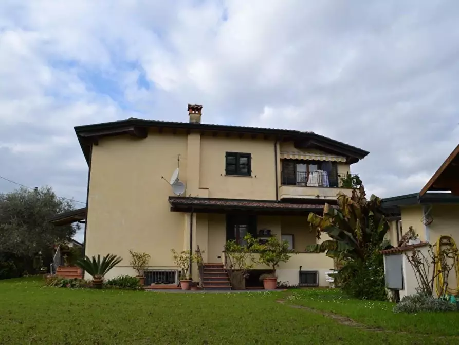 Immagine 10 di Villa in vendita  a Montignoso