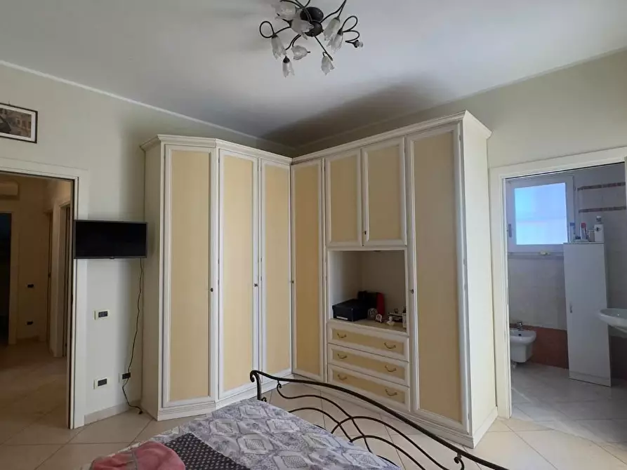 Immagine 8 di Appartamento in vendita  a Montignoso