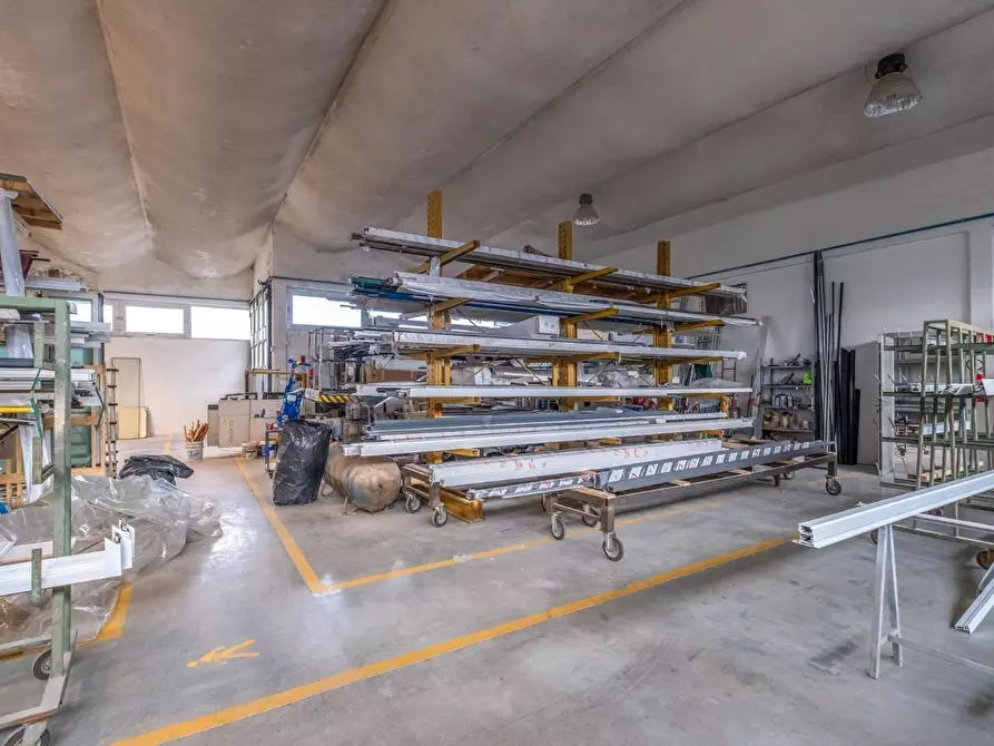 Immagine 26 di Attività artigianale in vendita  a Bientina