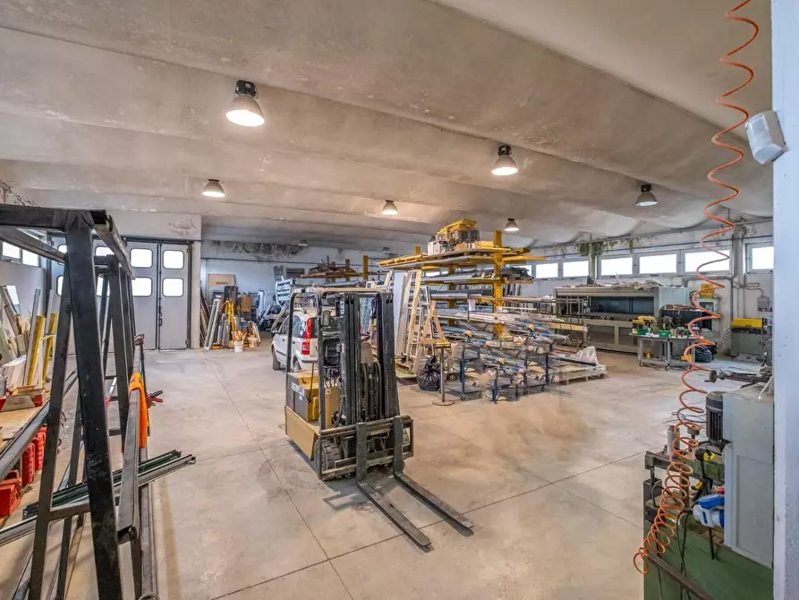 Immagine 24 di Attività artigianale in vendita  a Bientina