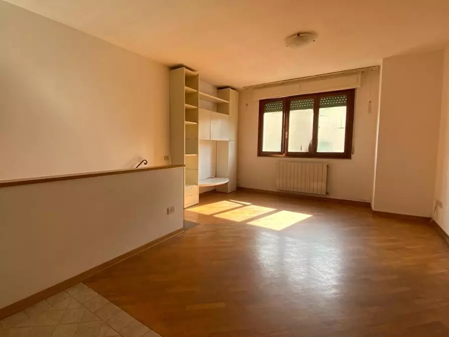 Immagine 2 di Appartamento in vendita  a Capraia E Limite