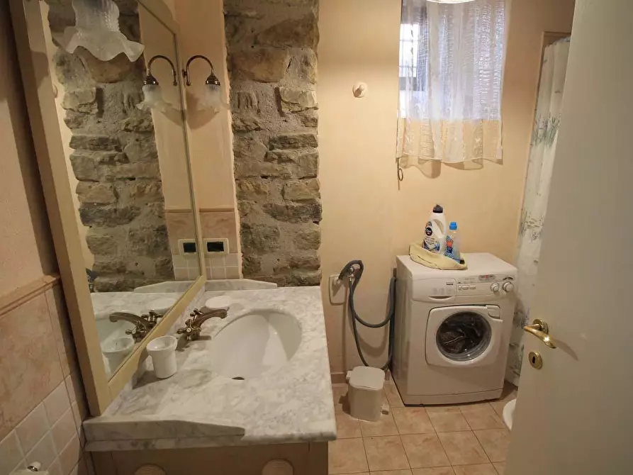 Immagine 14 di Casa colonica in vendita  a Vinci