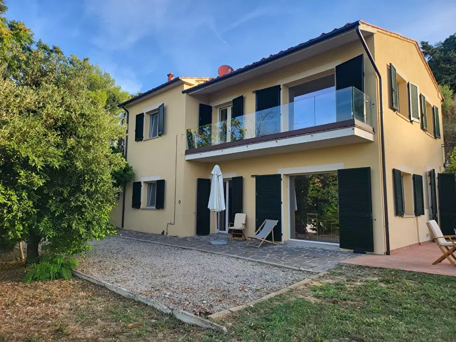 Immagine 1 di Villa in vendita  a Volterra