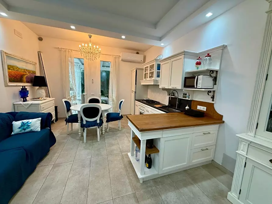 Immagine 2 di Casa bifamiliare in vendita  a Forte Dei Marmi