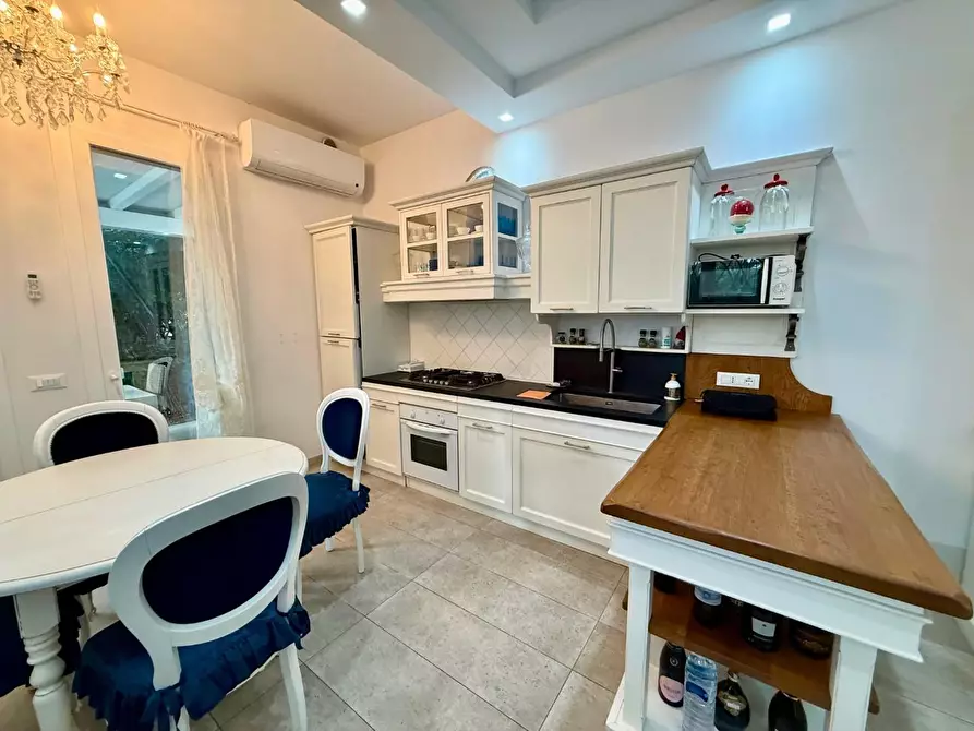 Immagine 4 di Casa bifamiliare in vendita  a Forte Dei Marmi