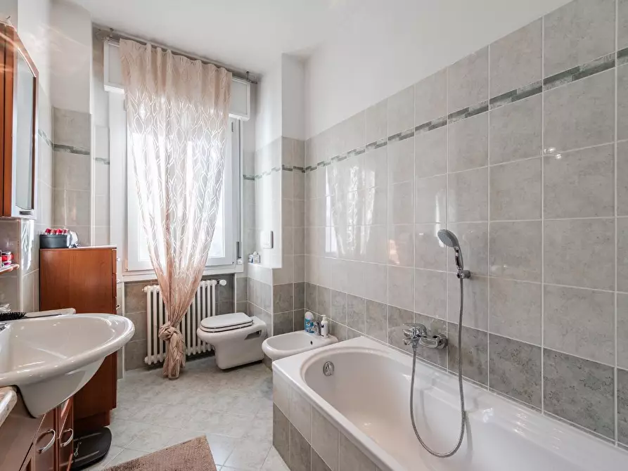 Immagine 21 di Appartamento in vendita  a Reggio Nell'emilia