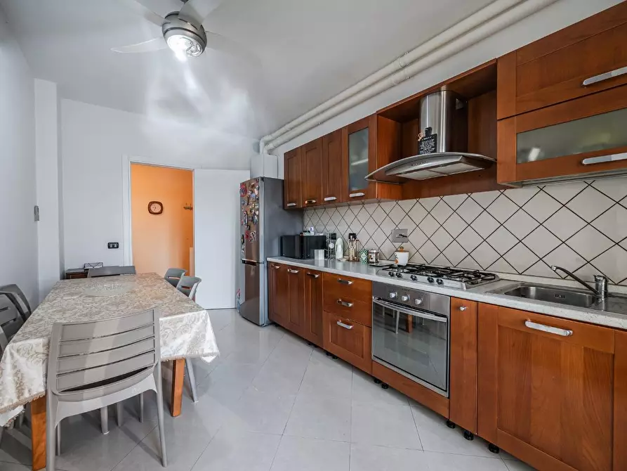 Immagine 10 di Appartamento in vendita  a Reggio Nell'emilia