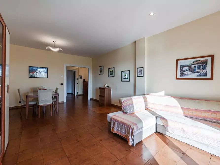 Immagine 3 di Appartamento in vendita  a Reggio Nell'emilia