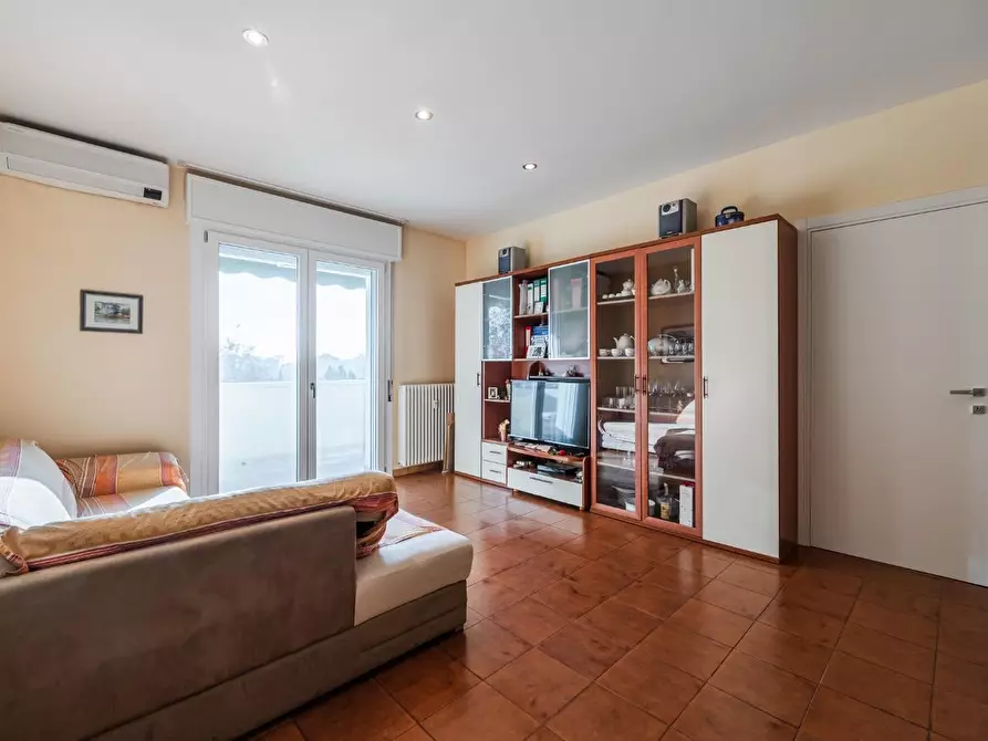 Immagine 2 di Appartamento in vendita  a Reggio Nell'emilia