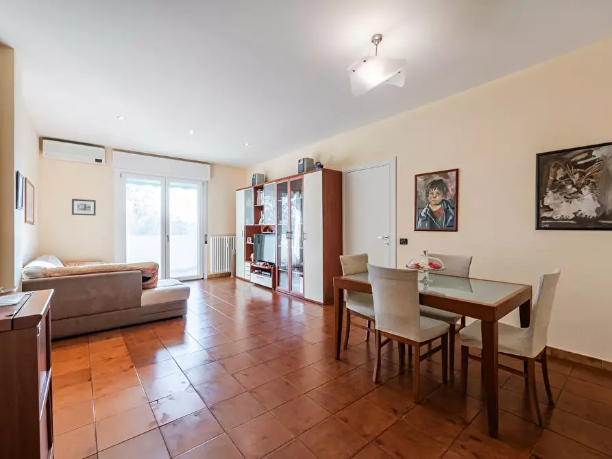 Immagine 1 di Appartamento in vendita  a Reggio Nell'emilia