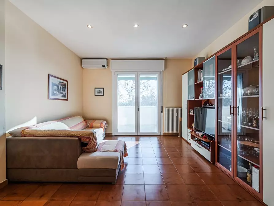 Immagine 4 di Appartamento in vendita  a Reggio Nell'emilia