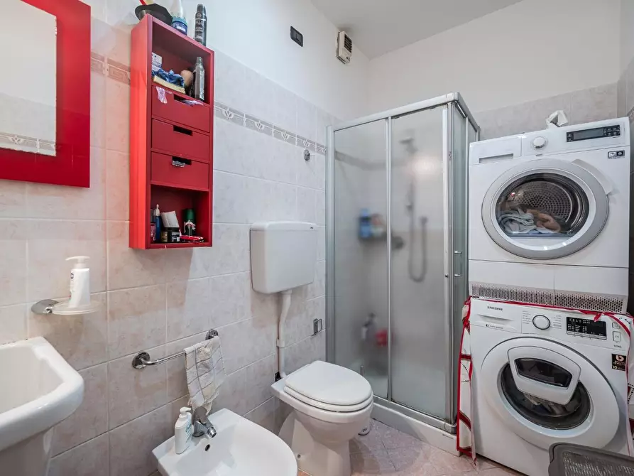 Immagine 16 di Appartamento in vendita  a Reggio Nell'emilia