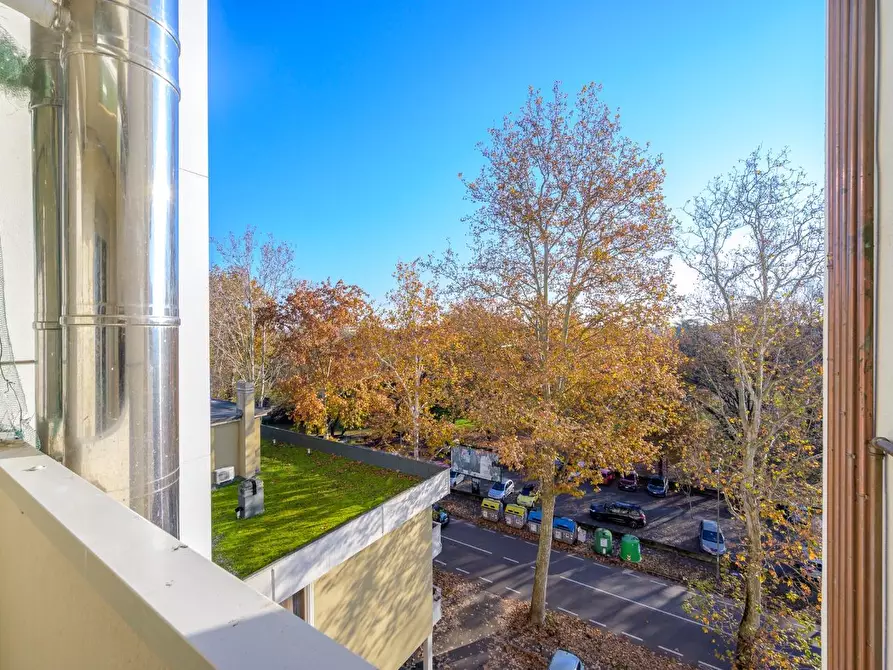 Immagine 13 di Appartamento in vendita  a Reggio Nell'emilia