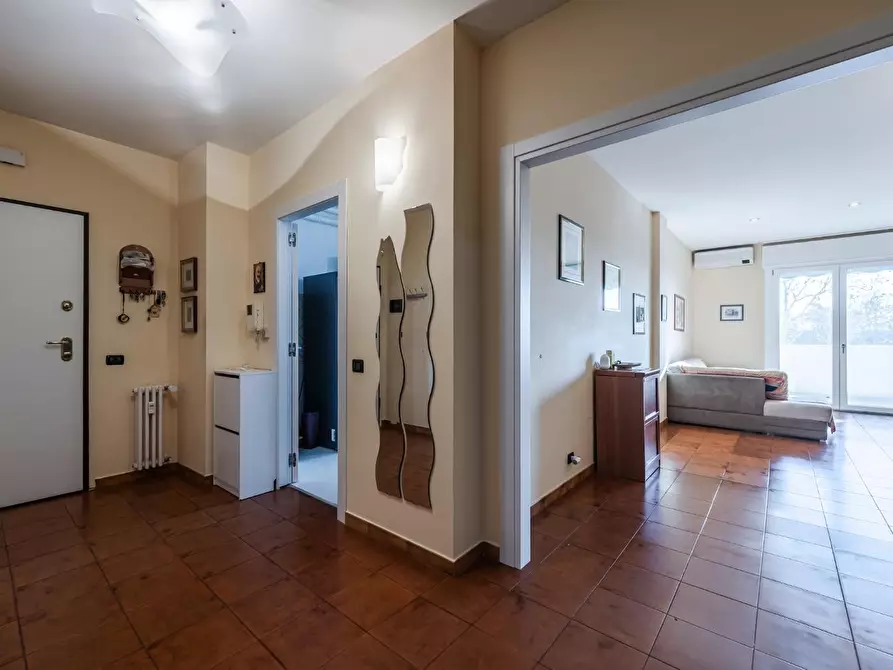 Immagine 5 di Appartamento in vendita  a Reggio Nell'emilia