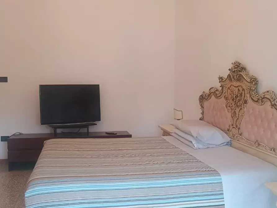 Immagine 17 di Appartamento in vendita  a Viareggio