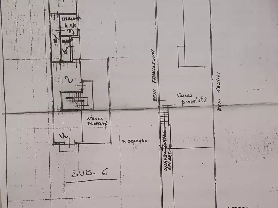 Immagine 25 di Appartamento in vendita  a Viareggio