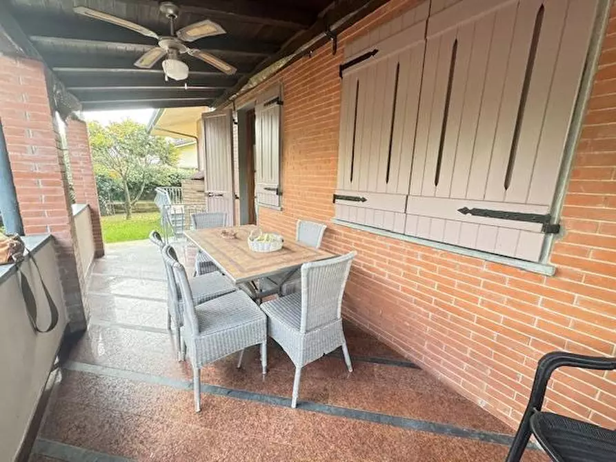 Immagine 3 di Villa in vendita  a Forte Dei Marmi