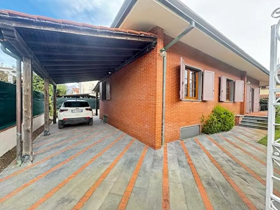 Immagine 25 di Villa in vendita  a Forte Dei Marmi