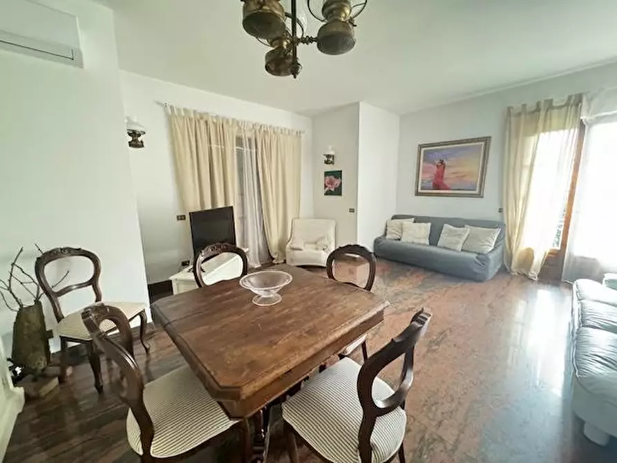 Immagine 5 di Villa in vendita  a Forte Dei Marmi