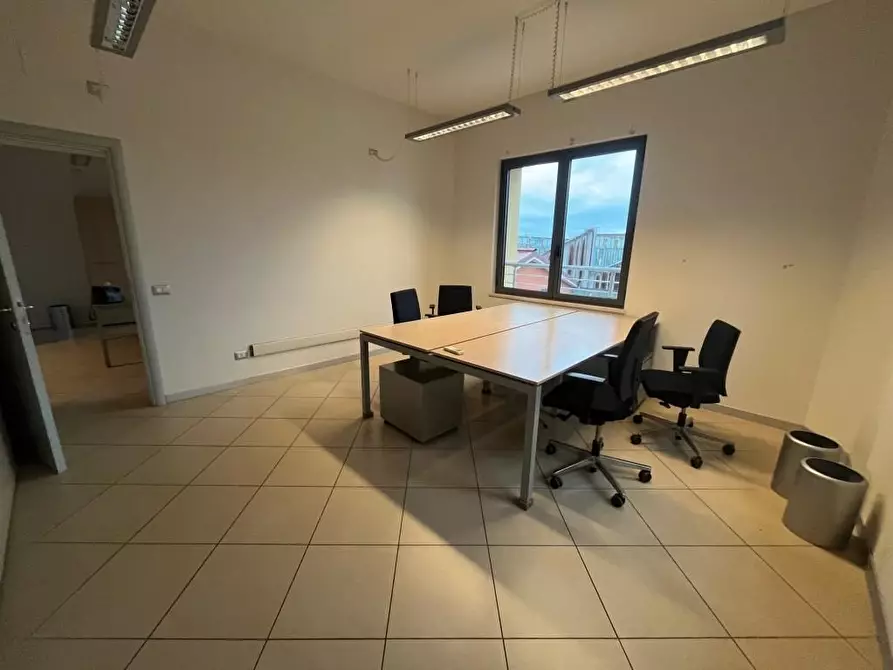 Immagine 8 di Ufficio in affitto  a Pisa