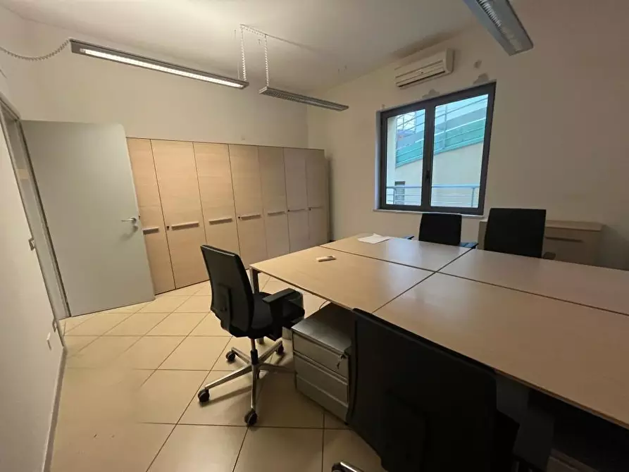 Immagine 12 di Ufficio in affitto  a Pisa