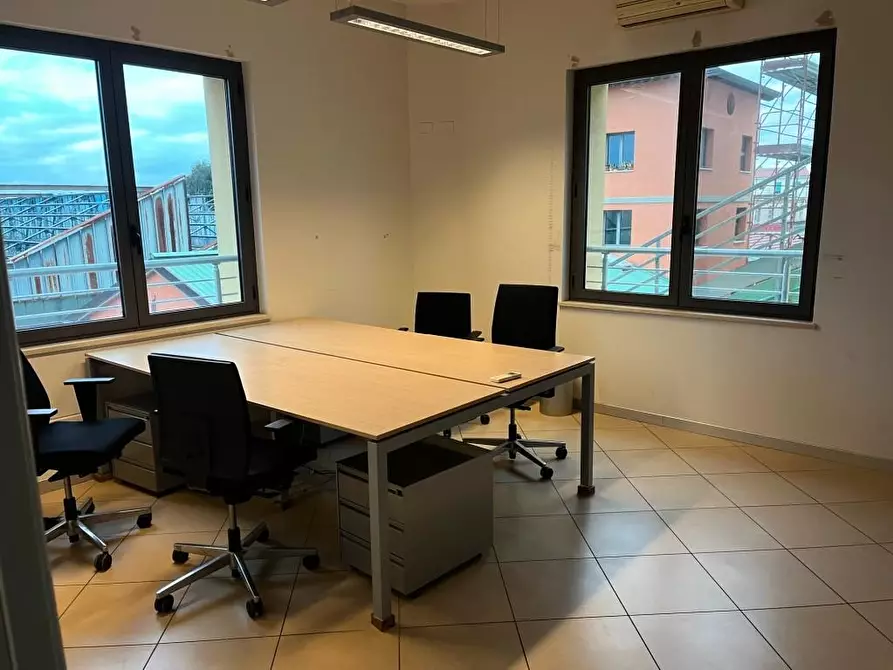 Immagine 4 di Ufficio in affitto  a Pisa