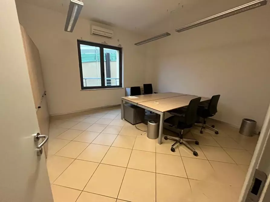 Immagine 10 di Ufficio in affitto  a Pisa