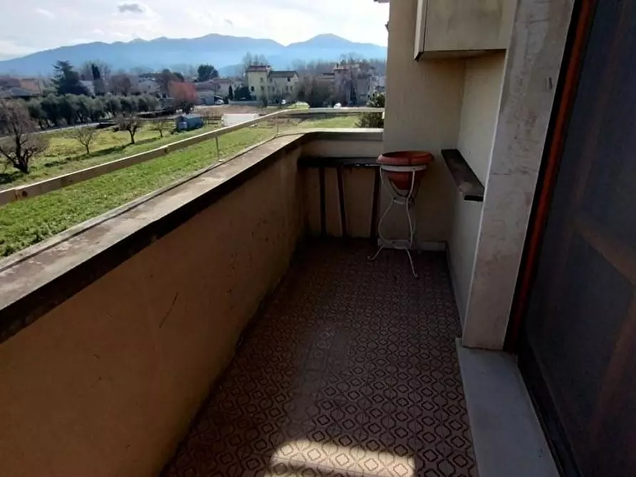 Immagine 3 di Appartamento in vendita  a Lucca
