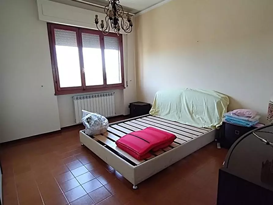 Immagine 13 di Appartamento in vendita  a Lucca