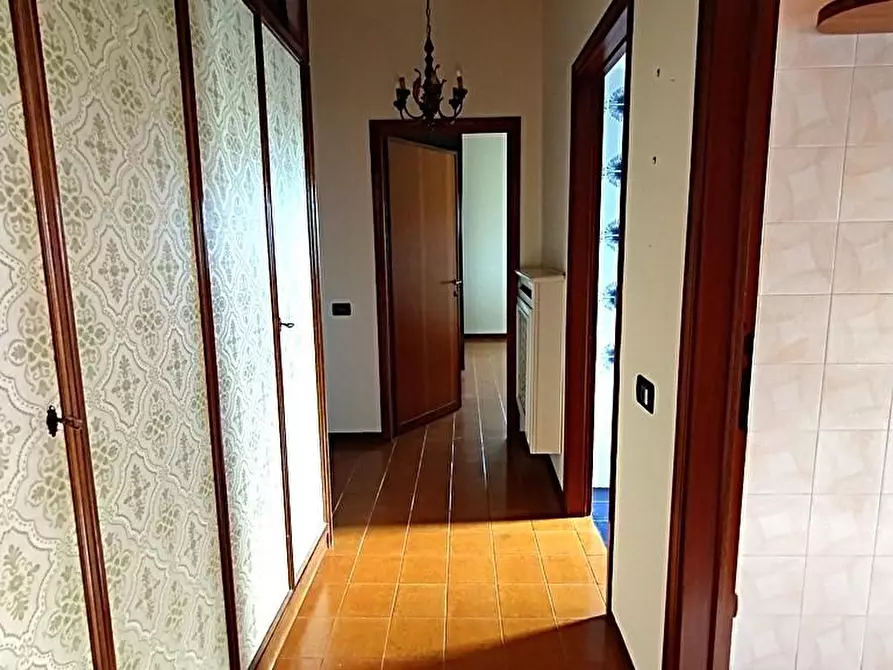 Immagine 9 di Appartamento in vendita  a Lucca