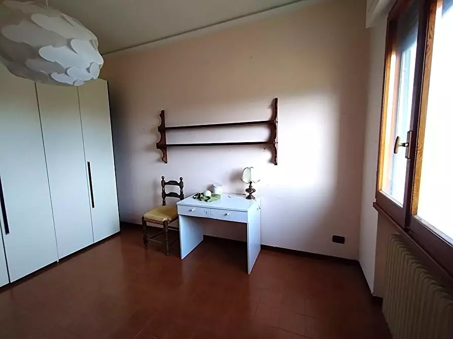 Immagine 10 di Appartamento in vendita  a Lucca