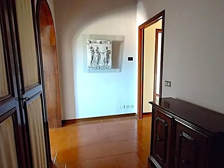 Immagine 4 di Appartamento in vendita  a Lucca