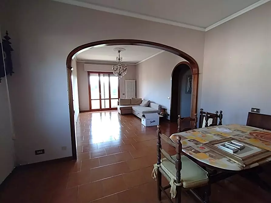 Immagine 2 di Appartamento in vendita  a Lucca