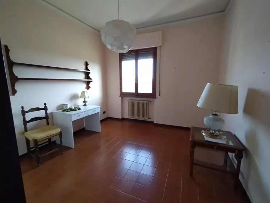 Immagine 11 di Appartamento in vendita  a Lucca